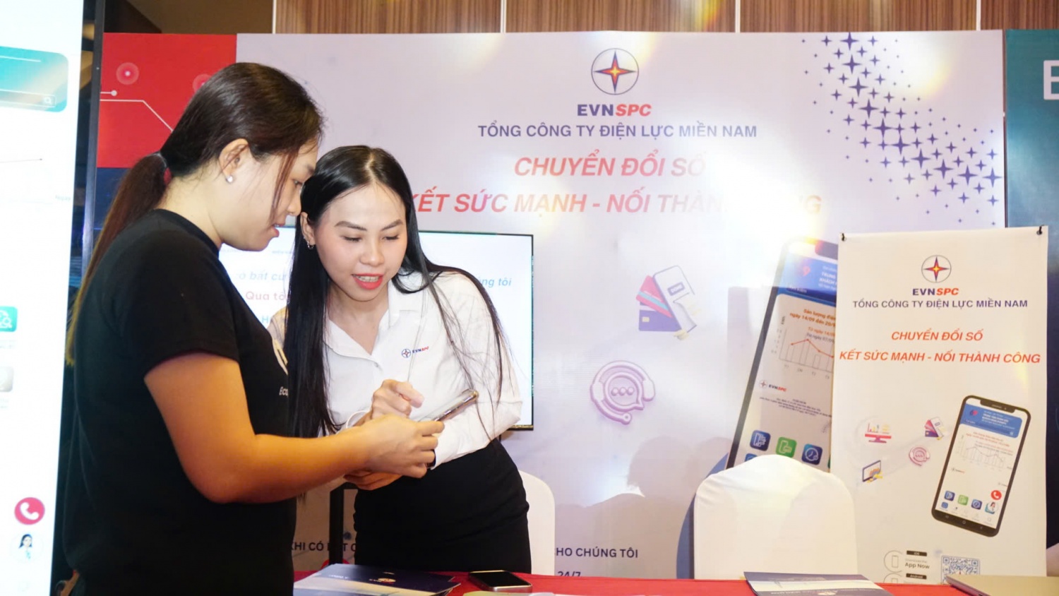 Chuyển đổi số tại EVN: Thành quả từ sự lãnh đạo khoa học, nhất quán của Đảng bộ Chuyển đổi số tại EVN: Thành quả từ sự lãnh đạo khoa học, nhất quán của Đảng bộ