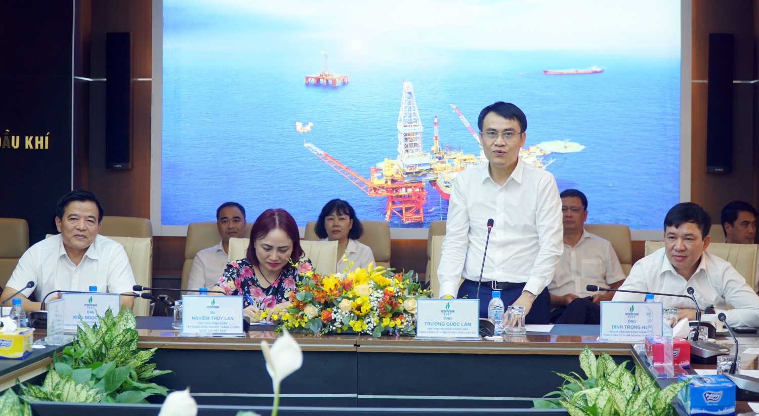 PVEP phát động thi đua hoàn thành kế hoạch quản trị năm 2025 và sơ kết phong trào lao động sáng tạo PVEP phát động thi đua hoàn thành kế hoạch quản trị năm 2025 và sơ kết phong trào lao động sáng tạo