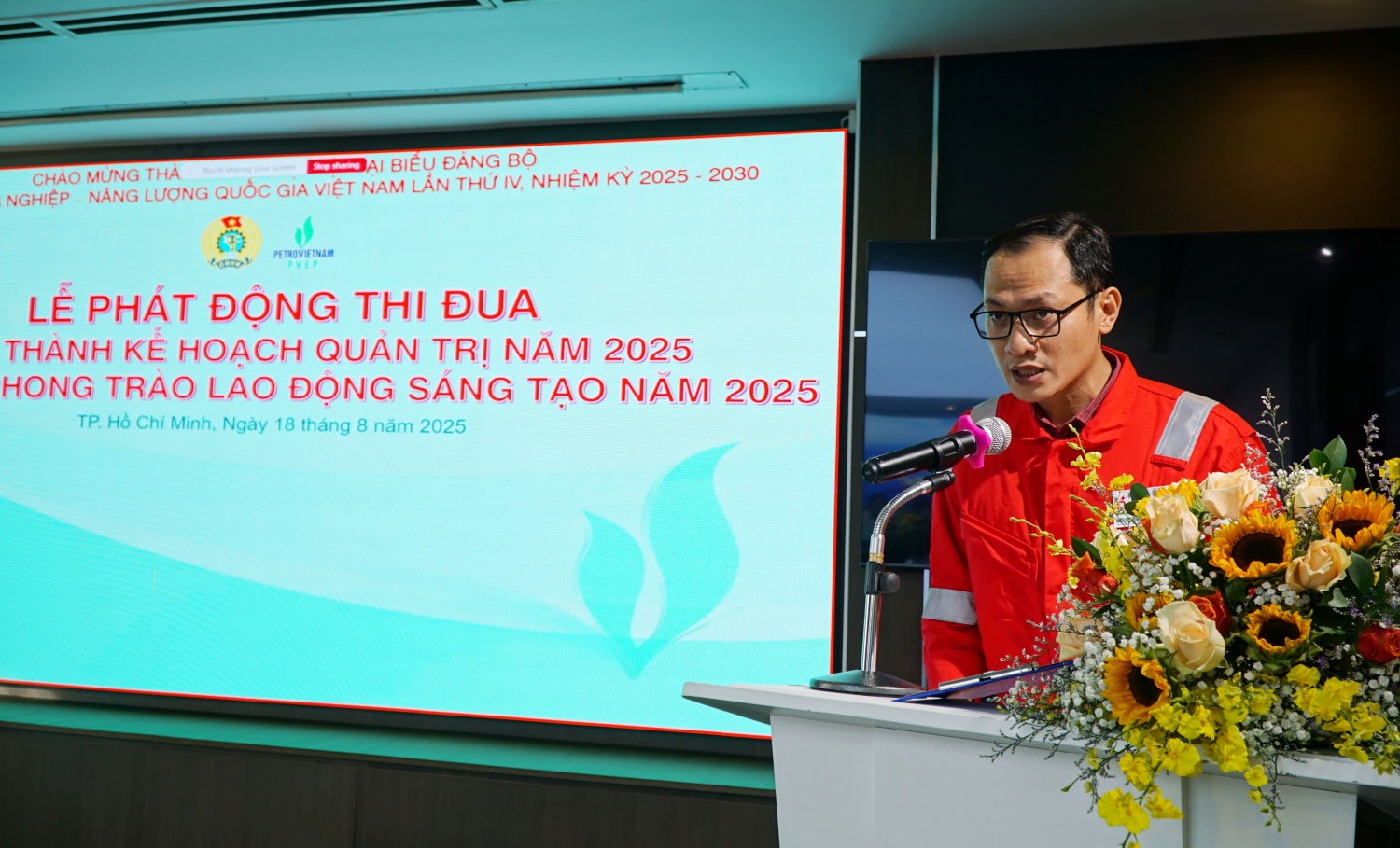 Đồng chí Ngô Đỗ Việt Huy, đại diện người lao động phát biểu hưởng ứng thi đua Đồng chí Ngô Đỗ Việt Huy, đại diện người lao động phát biểu hưởng ứng thi đua