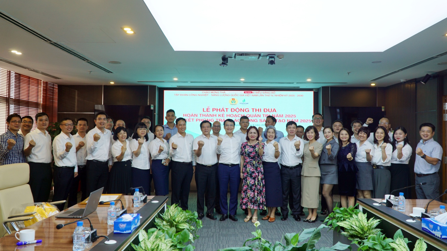 Các đại biểu tham dự buổi lễ Các đại biểu tham dự buổi lễ