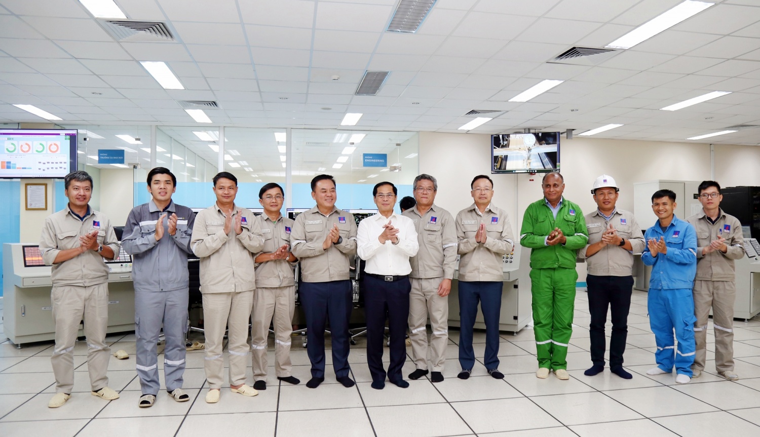 Phó Thủ tướng Bùi Thanh Sơn thăm Nhà máy Đạm Phú Mỹ Phó Thủ tướng Bùi Thanh Sơn thăm Nhà máy Đạm Phú Mỹ