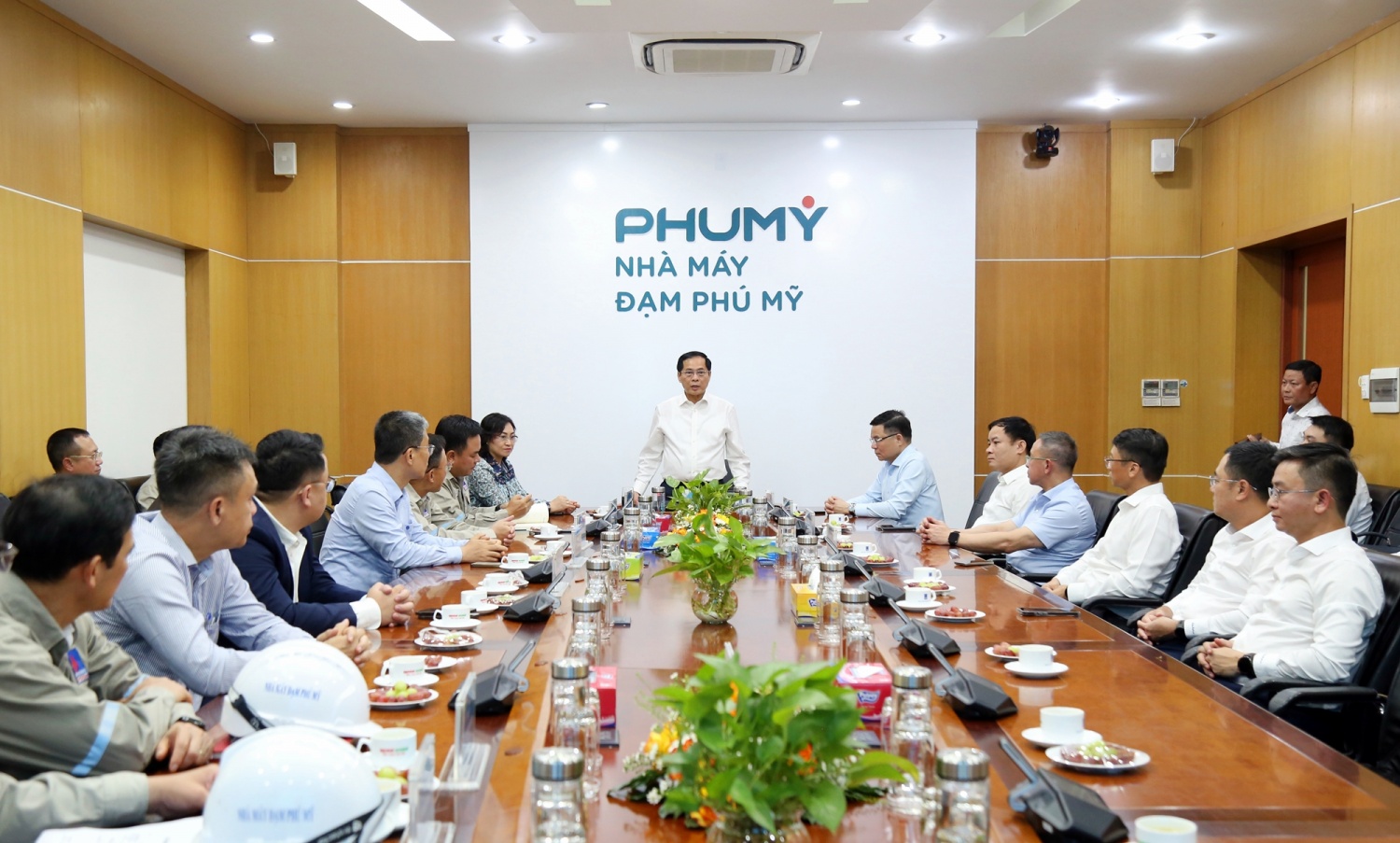 Phó Thủ tướng Bùi Thanh Sơn thăm Nhà máy Đạm Phú Mỹ Phó Thủ tướng Bùi Thanh Sơn thăm Nhà máy Đạm Phú Mỹ