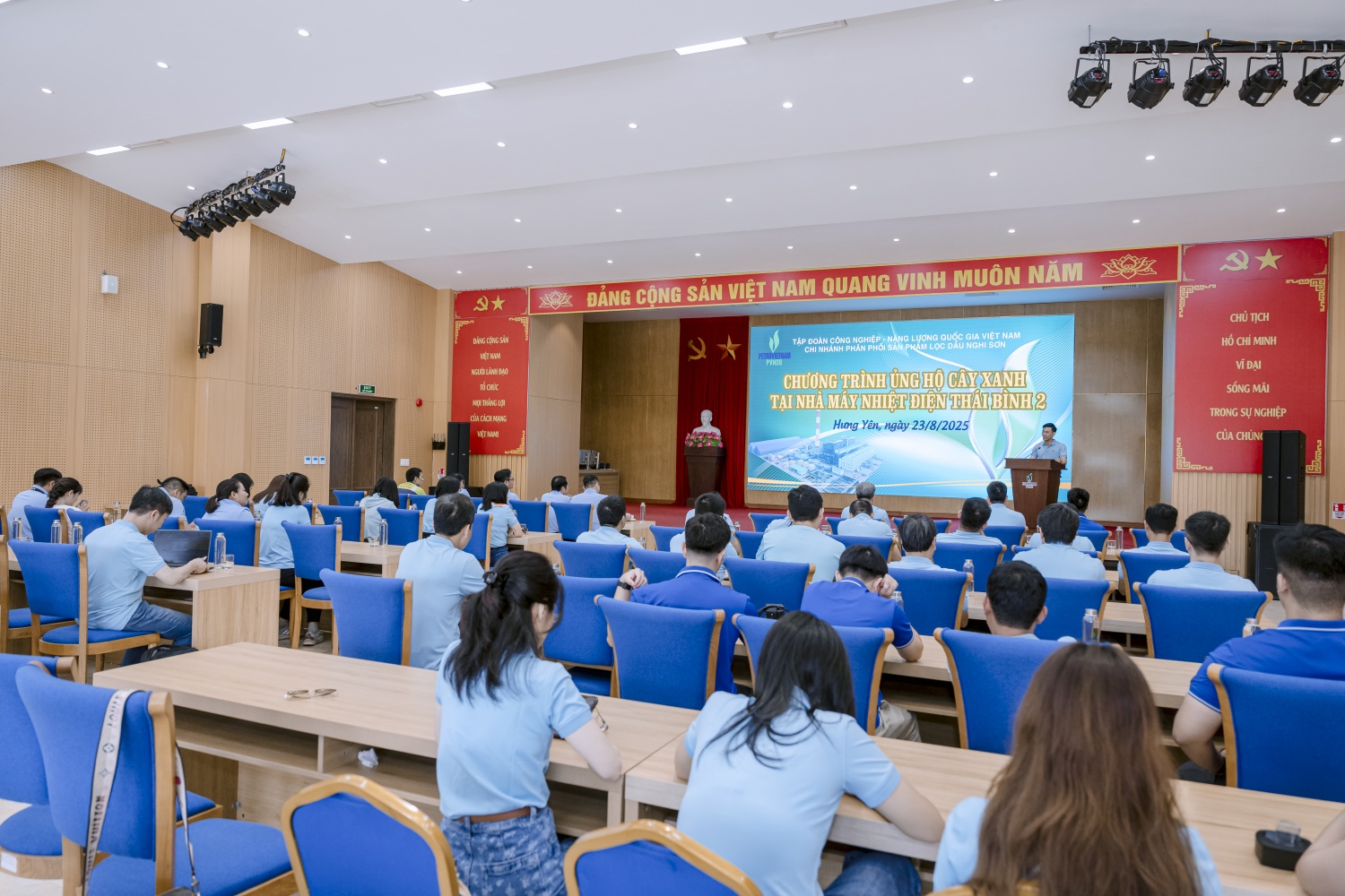 PVNDB trao tặng 500 cây xanh cho Nhà máy Nhiệt điện Thái Bình 2 PVNDB trao tặng 500 cây xanh cho Nhà máy Nhiệt điện Thái Bình 2