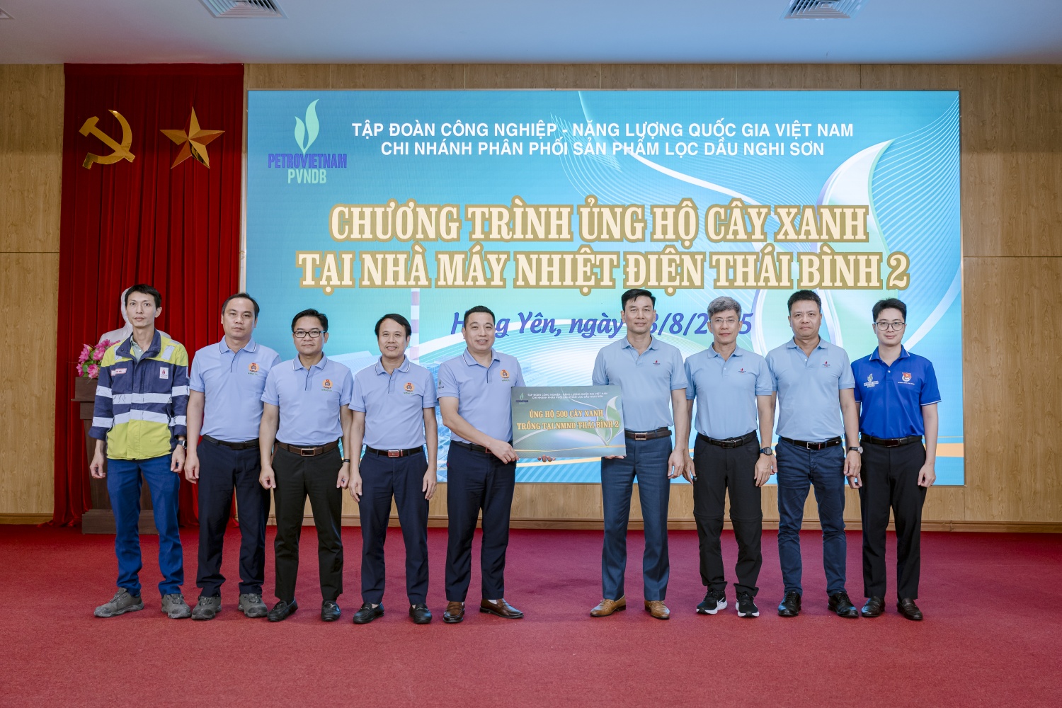 PVNDB trao tặng 500 cây xanh cho Nhà máy Nhiệt điện Thái Bình 2 PVNDB trao tặng 500 cây xanh cho Nhà máy Nhiệt điện Thái Bình 2