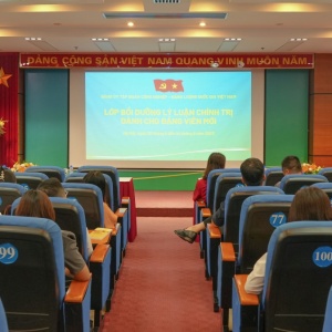 [VIDEO] Petrovietnam khai giảng lớp bồi dưỡng lý luận chính trị cho đảng viên mới tại Hà Nội