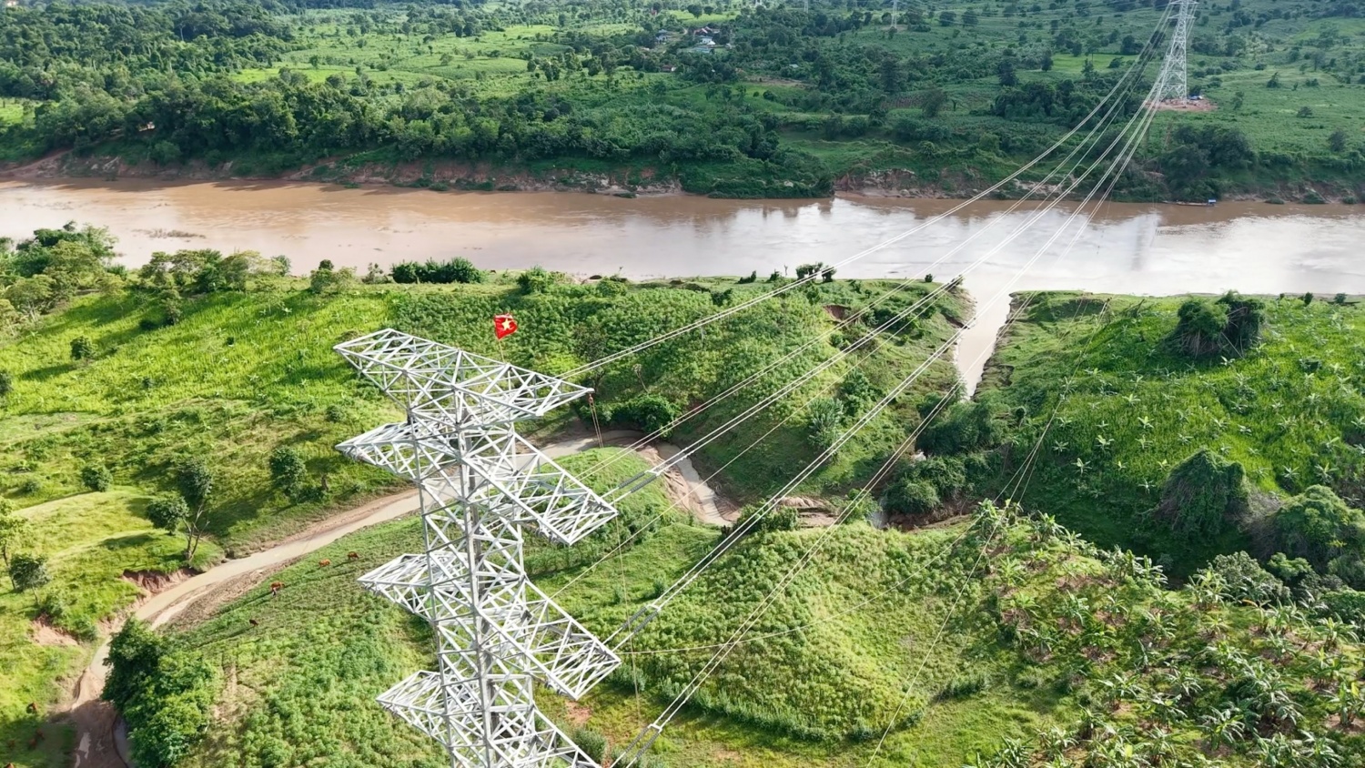 T&T Group hoàn thành đường dây truyền tải điện gió Savan 1 về Việt Nam trước thềm Đại lễ A80 T&T Group hoàn thành đường dây truyền tải điện gió Savan 1 về Việt Nam trước thềm Đại lễ A80