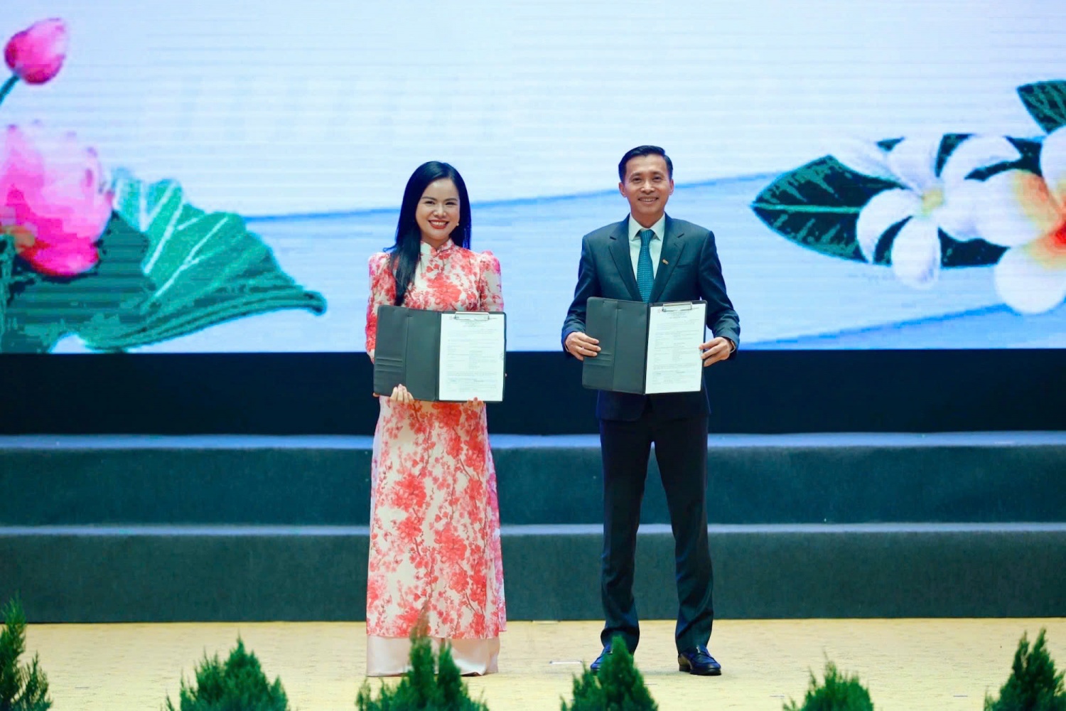 T&T Group hoàn thành đường dây truyền tải điện gió Savan 1 về Việt Nam trước thềm Đại lễ A80 T&T Group hoàn thành đường dây truyền tải điện gió Savan 1 về Việt Nam trước thềm Đại lễ A80