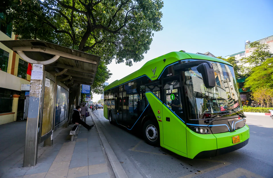 Hà Nội và TP HCM cần sớm công bố lộ trình chuyển đổi phương tiện giao thông xanh