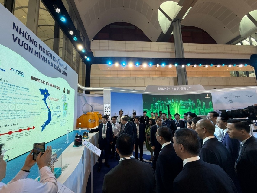 PTSC attends Science and Technology Exhibition on the occasion of the 50th anniversary of Petrovietnam