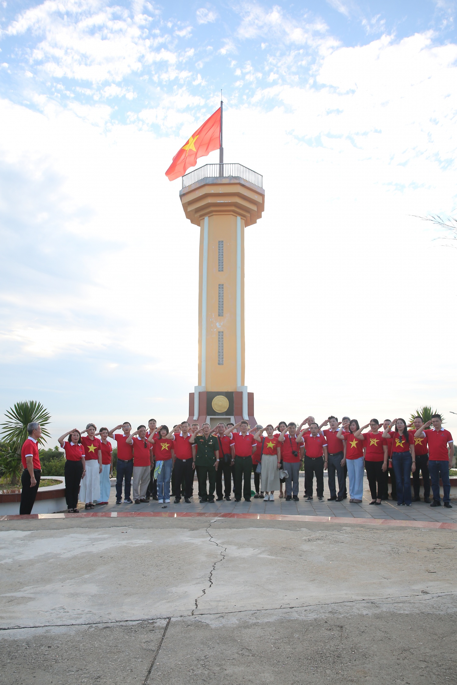 CLB Dầu khí Trường Sa chào mừng 50 năm thành lập Petrovietnam
