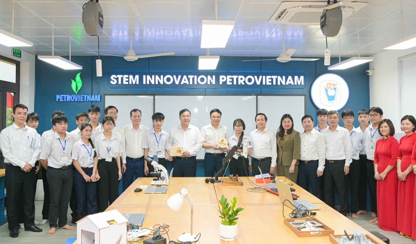 Petrovietnam/PV GAS trao tặng phòng thực hành STEM tại Ninh Bình: Chung tay thực hiện đột phá phát triển giáo dục