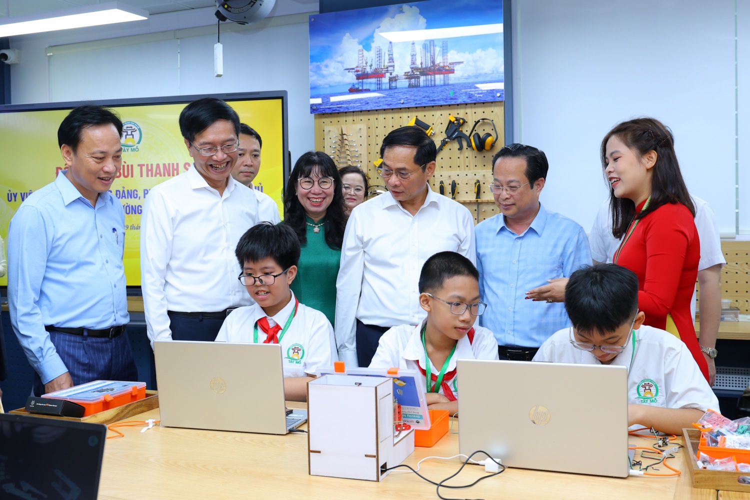 Petrovietnam tiên phong phát triển giáo dục STEM: Khánh thành 2 phòng học tại THCS Tây Mỗ và Tây Mỗ 3