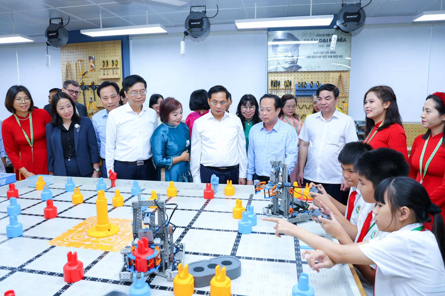Petrovietnam tiên phong phát triển giáo dục STEM: Khánh thành 2 phòng học tại THCS Tây Mỗ và Tây Mỗ 3