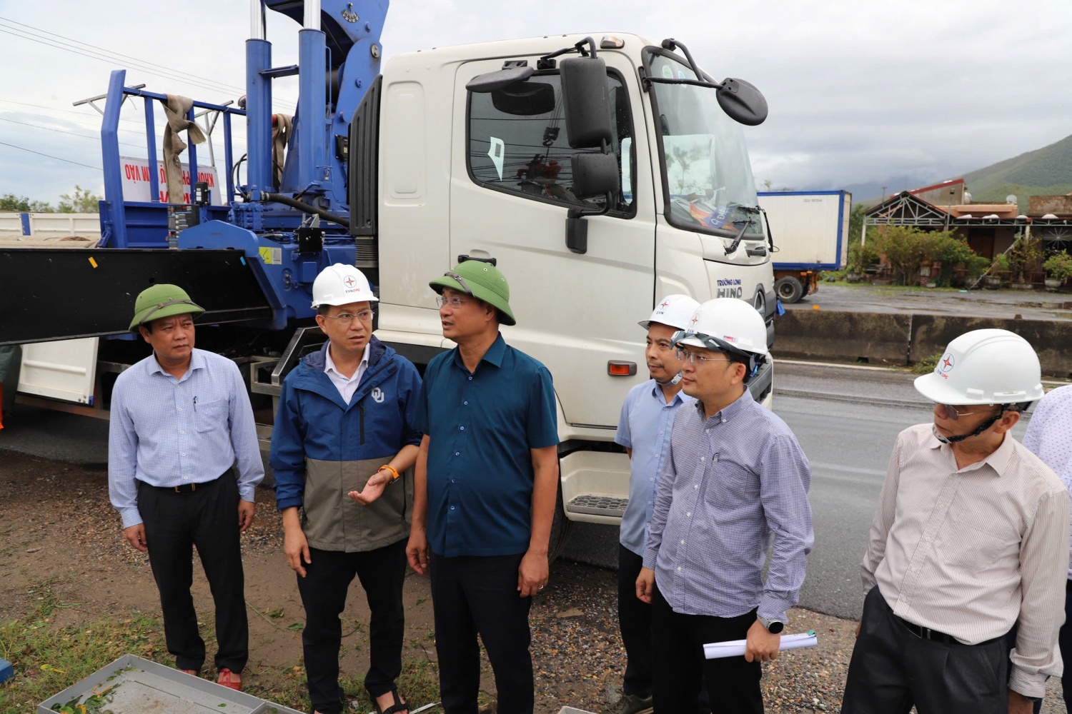 Bí thư Tỉnh ủy Quảng Trị Lê Ngọc Quang thăm, động viên công nhân, kỹ sư EVNCPC khắc phục hậu quả bão số 10 Bí thư Tỉnh ủy Quảng Trị Lê Ngọc Quang thăm, động viên công nhân, kỹ sư EVNCPC khắc phục hậu quả bão số 10