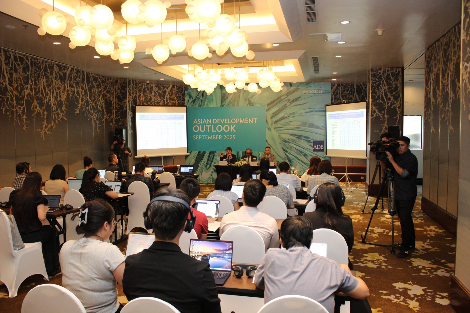 FDI vào Việt Nam lập kỷ lục 5 năm, ADB nâng dự báo tăng trưởng 2025 FDI vào Việt Nam lập kỷ lục 5 năm, ADB nâng dự báo tăng trưởng 2025