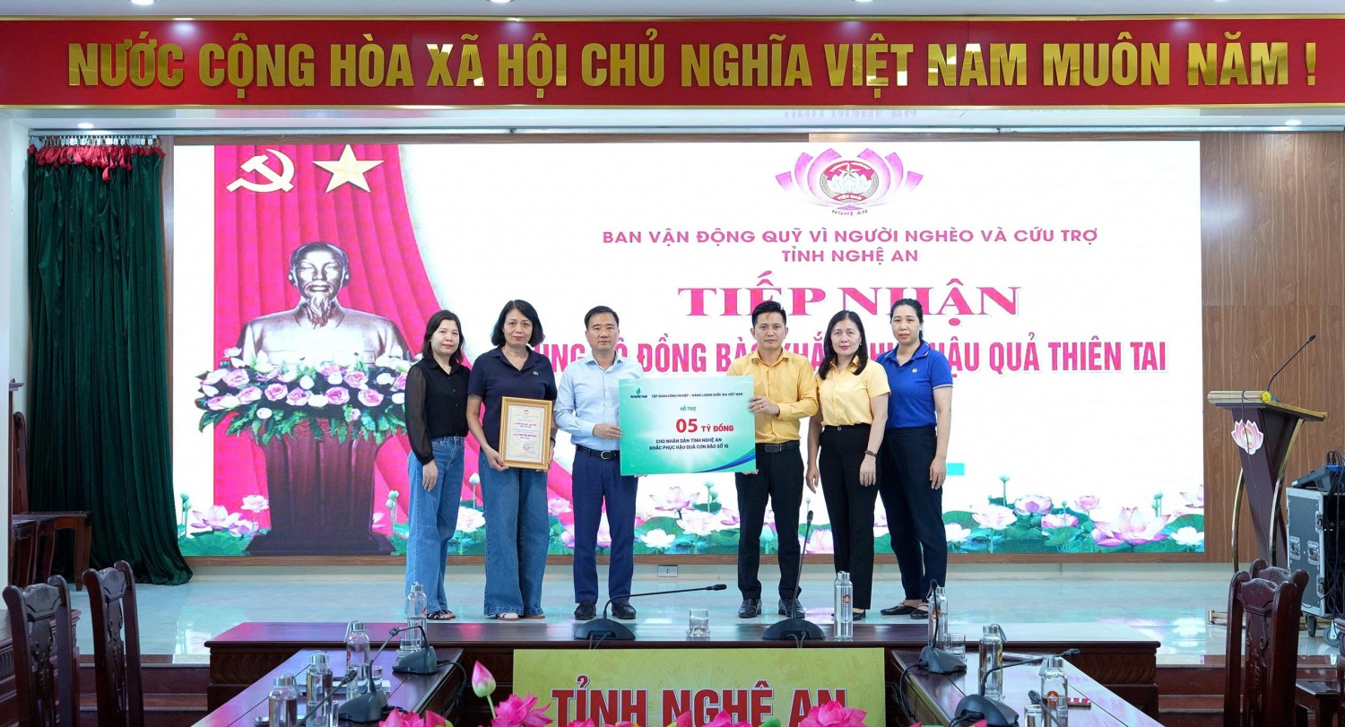 Petrovietnam hỗ trợ 21 tỷ đồng đến các tỉnh chịu thiệt hại nặng do cơn bão số 10 Petrovietnam hỗ trợ 21 tỷ đồng đến các tỉnh chịu thiệt hại nặng do cơn bão số 10