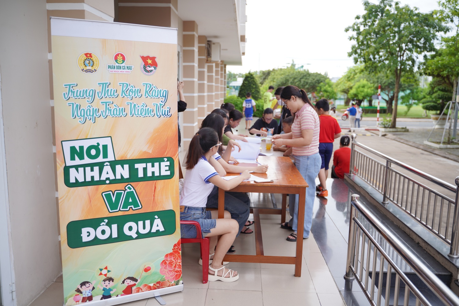 Công đoàn và Đoàn Thanh niên PVCFC tổ chức Tết Trung thu 2025 rộn ràng, ngập tràn niềm vui cho con em CBCNV