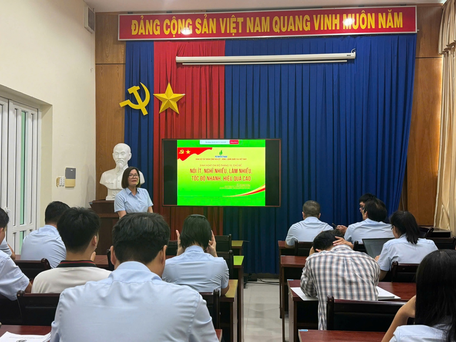 Đảng bộ Nghiên cứu Khoa học và Đào tạo đổi mới sinh hoạt chi bộ theo hướng thiết thực, hiệu quả Đảng bộ Nghiên cứu Khoa học và Đào tạo đổi mới sinh hoạt chi bộ theo hướng thiết thực, hiệu quả