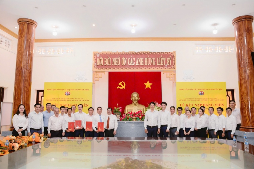 Đảng bộ PVEP-POC tổ chức chuỗi hoạt động ý nghĩa gắn với Dự án phát triển mỏ Đại Hùng Nam, Lô 05-1(a). Đảng bộ PVEP-POC tổ chức chuỗi hoạt động ý nghĩa gắn với dự án Phát triển mỏ Đại Hùng Nam