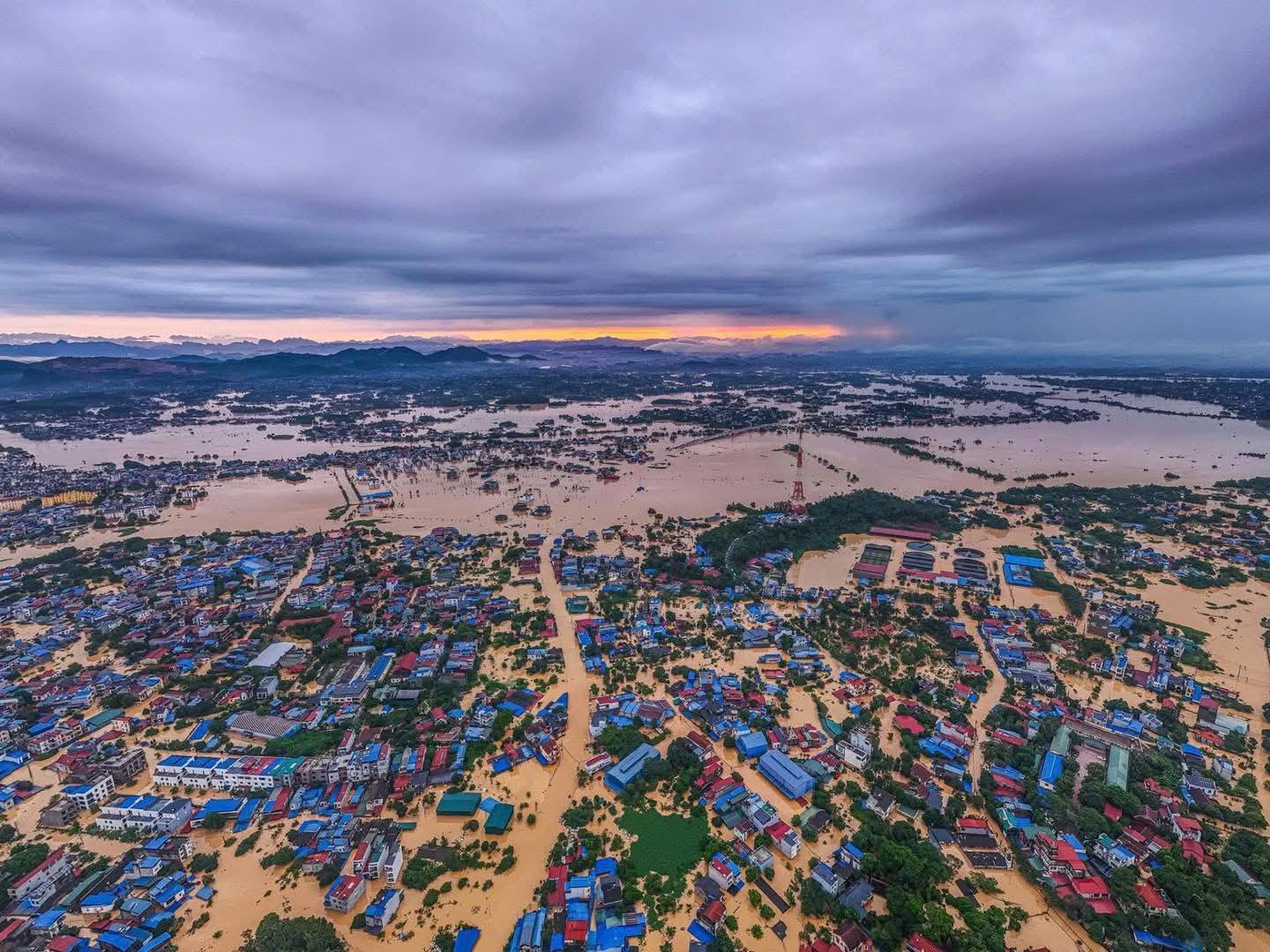 Petrovietnam hỗ trợ tỉnh Thái Nguyên khắc phục hậu quả của cơn bão số 11