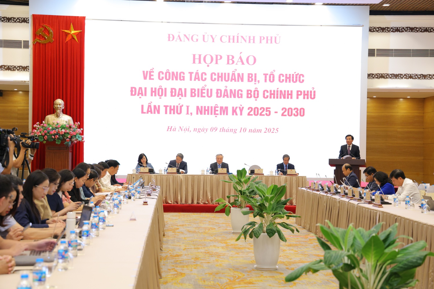 Hướng tới xây dựng Chính phủ liêm chính, hành động, tự lực, tự cường, tự tin, kiến tạo phát triển Hướng tới xây dựng Chính phủ liêm chính, hành động, tự lực, tự cường, tự tin, kiến tạo phát triển