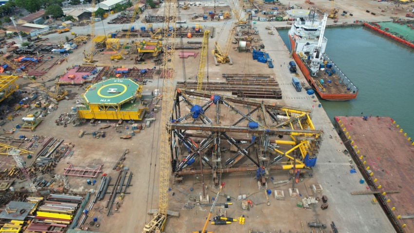Vietsovpetro đón dòng dầu thương mai từ giàn BK-24, vượt kế hoạch gần 2 tháng Vietsovpetro đón dòng dầu thương mại đầu tiên từ giàn BK-24, vượt kế hoạch hơn 2 tháng