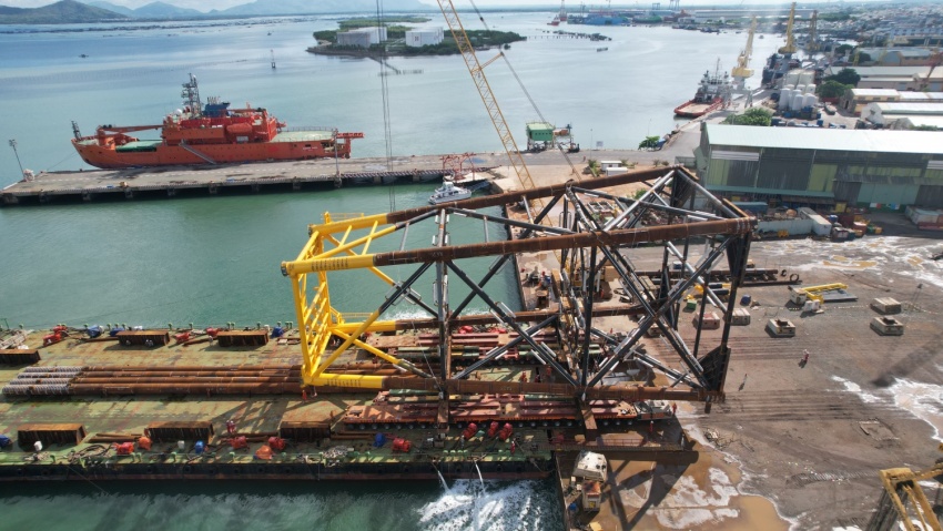 Vietsovpetro đón dòng dầu thương mai từ giàn BK-24, vượt kế hoạch gần 2 tháng Vietsovpetro đón dòng dầu thương mại đầu tiên từ giàn BK-24, vượt kế hoạch hơn 2 tháng