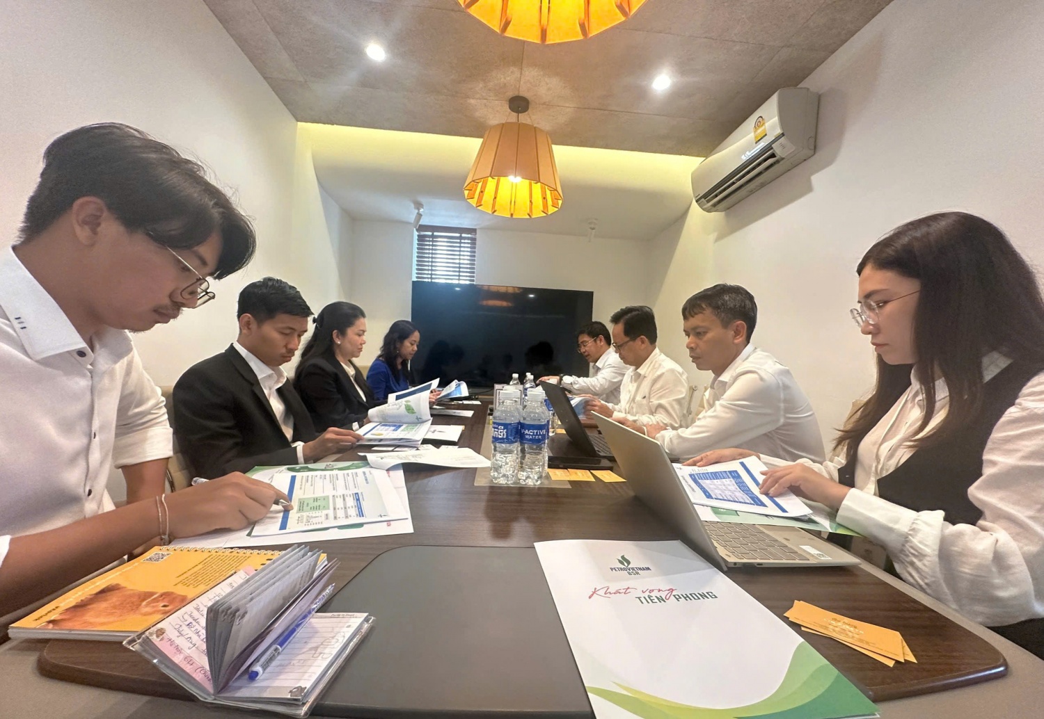 đối tác Bright Victory Mekong Petroleum Import Export (BVM) thảo luận hợp tác cùng BSR. đối tác Bright Victory Mekong Petroleum Import Export (BVM) thảo luận hợp tác cùng BSR.