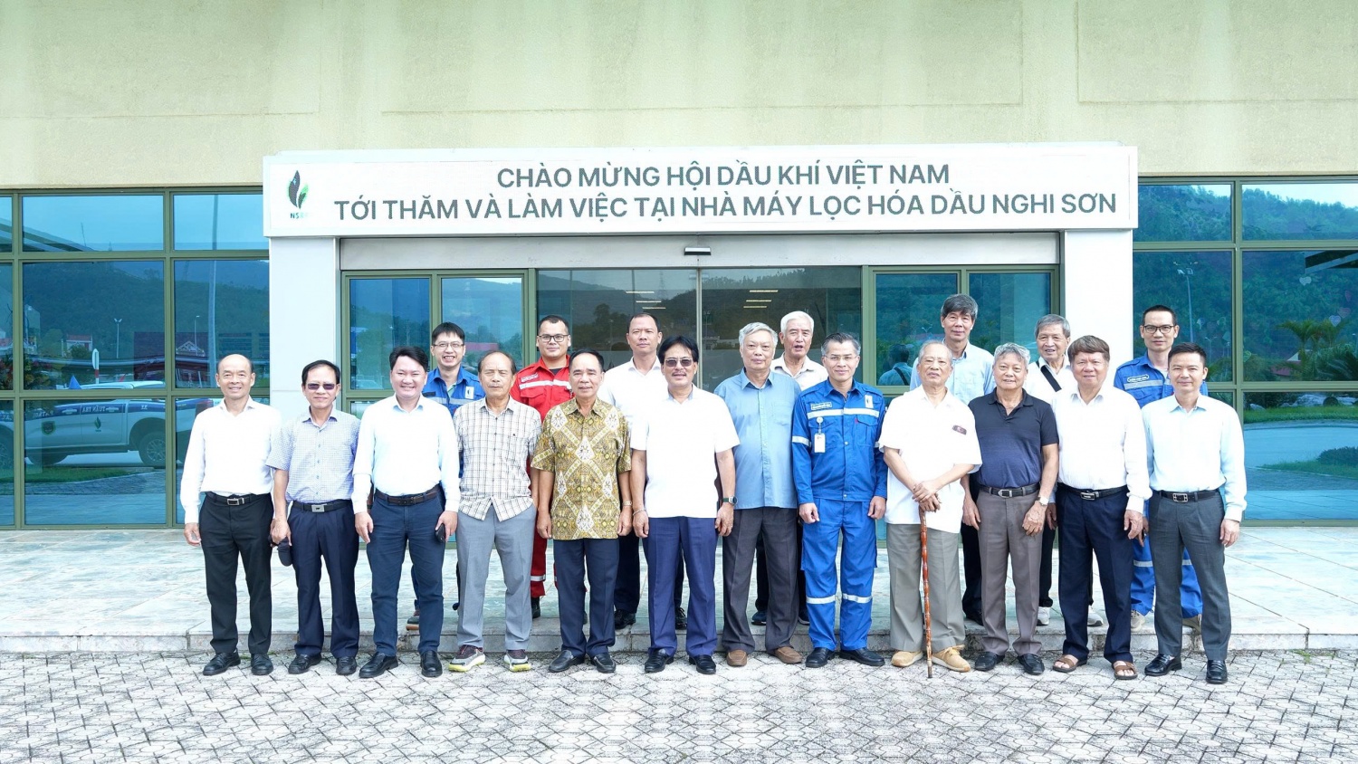 Chi bộ Cơ quan Hội Dầu khí Việt Nam tổ chức hành trình về nguồn tại Thanh Hóa Chi bộ Cơ quan Hội Dầu khí Việt Nam tổ chức hành trình về nguồn tại Thanh Hóa