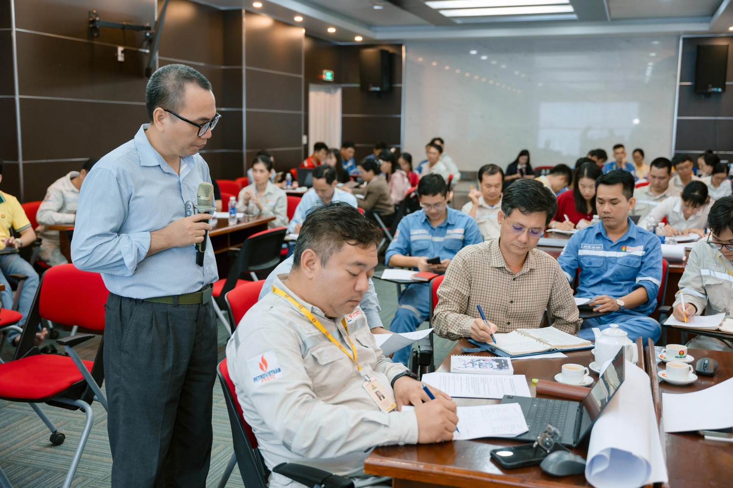 “Thấu hiểu nhân tâm – Nâng tầm lãnh đạo”: Hành trình phát triển con người tại Nhà máy Đạm Cà Mau “Thấu hiểu nhân tâm - Nâng tầm lãnh đạo”: Hành trình phát triển con người tại Nhà máy Đạm Cà Mau