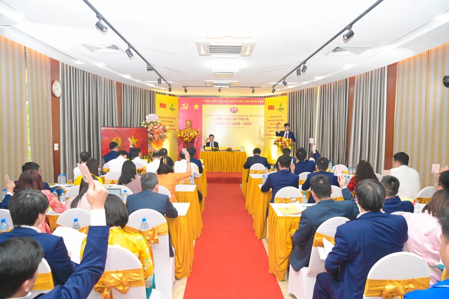 Ánh sáng của Đảng soi rọi hành trình đổi mới và phát triển của PVNDB