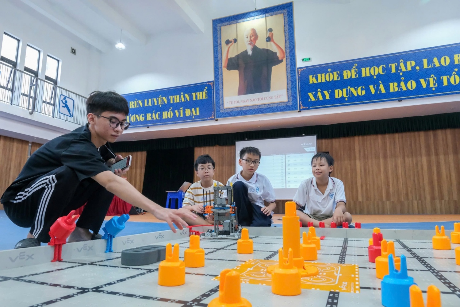 Một giờ học trong “phòng STEM” của học sinh Cầu Giấy Một giờ học trong “phòng STEM” của học sinh Cầu Giấy