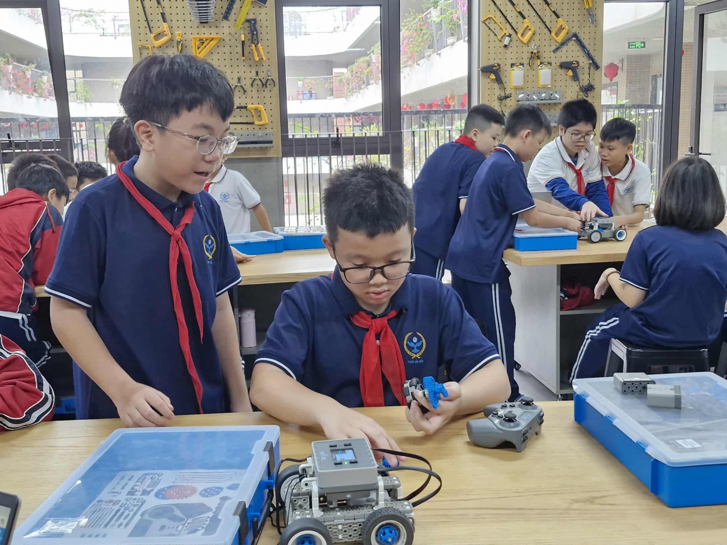 Một giờ học trong “phòng STEM” của học sinh Cầu Giấy Một giờ học trong “phòng STEM” của học sinh Cầu Giấy