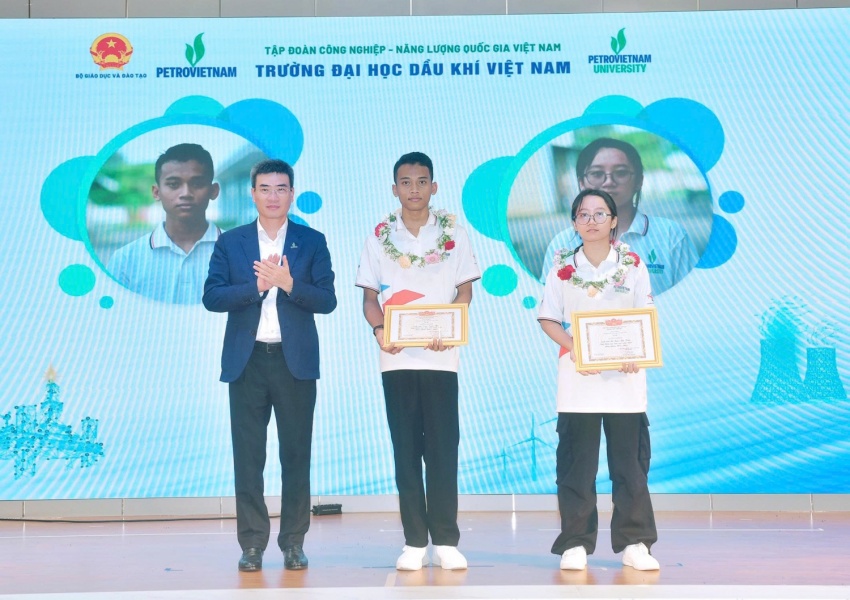 PVU long trọng tổ chức Lễ Khai giảng năm học mới 2025-2026 và Trao bằng Tốt nghiệp 2025 PVU long trọng tổ chức Lễ khai giảng năm học mới 2025-2026 và trao bằng tốt nghiệp 2025