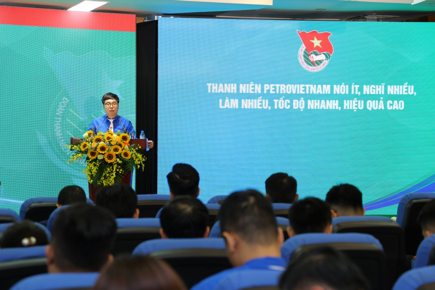 Tuổi trẻ Petrovietnam sẵn sàng là lực lượng mở đường cho hành trình kiến tạo năng lượng quốc gia Tuổi trẻ Petrovietnam sẵn sàng là lực lượng mở đường cho hành trình kiến tạo năng lượng quốc gia