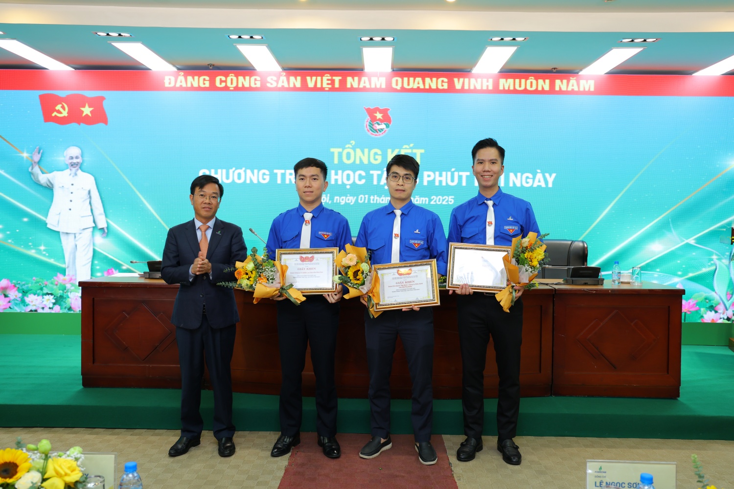 Tuổi trẻ Petrovietnam sẵn sàng là lực lượng mở đường cho hành trình kiến tạo năng lượng quốc gia Tuổi trẻ Petrovietnam sẵn sàng là lực lượng mở đường cho hành trình kiến tạo năng lượng quốc gia
