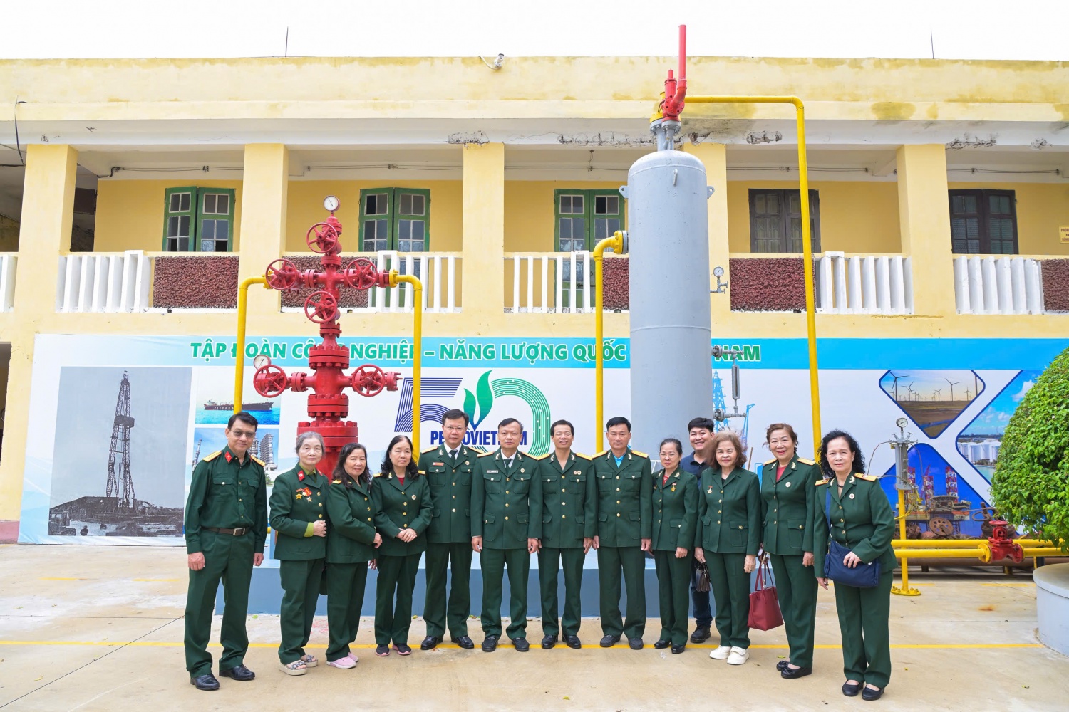 Hành trình về nguồn ý nghĩa của Hội CCB BMQL&ĐH Petrovietnam