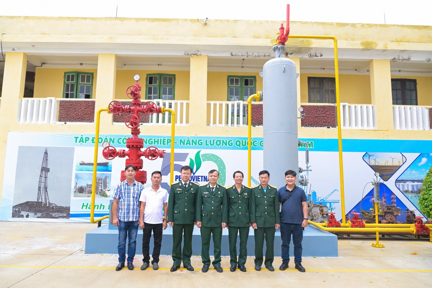 Hành trình về nguồn ý nghĩa của Hội CCB BMQL&ĐH Petrovietnam