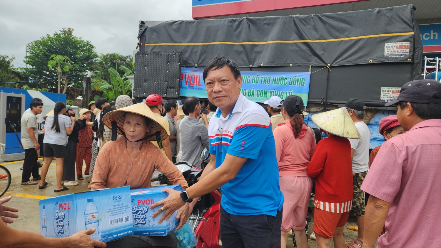 “Nghĩa tình đong đầy” của Petrovietnam với đồng bào Đà Nẵng: Hành động sớm - sẻ chia lớn “Nghĩa tình đong đầy” của Petrovietnam với đồng bào Đà Nẵng: Hành động sớm - sẻ chia lớn