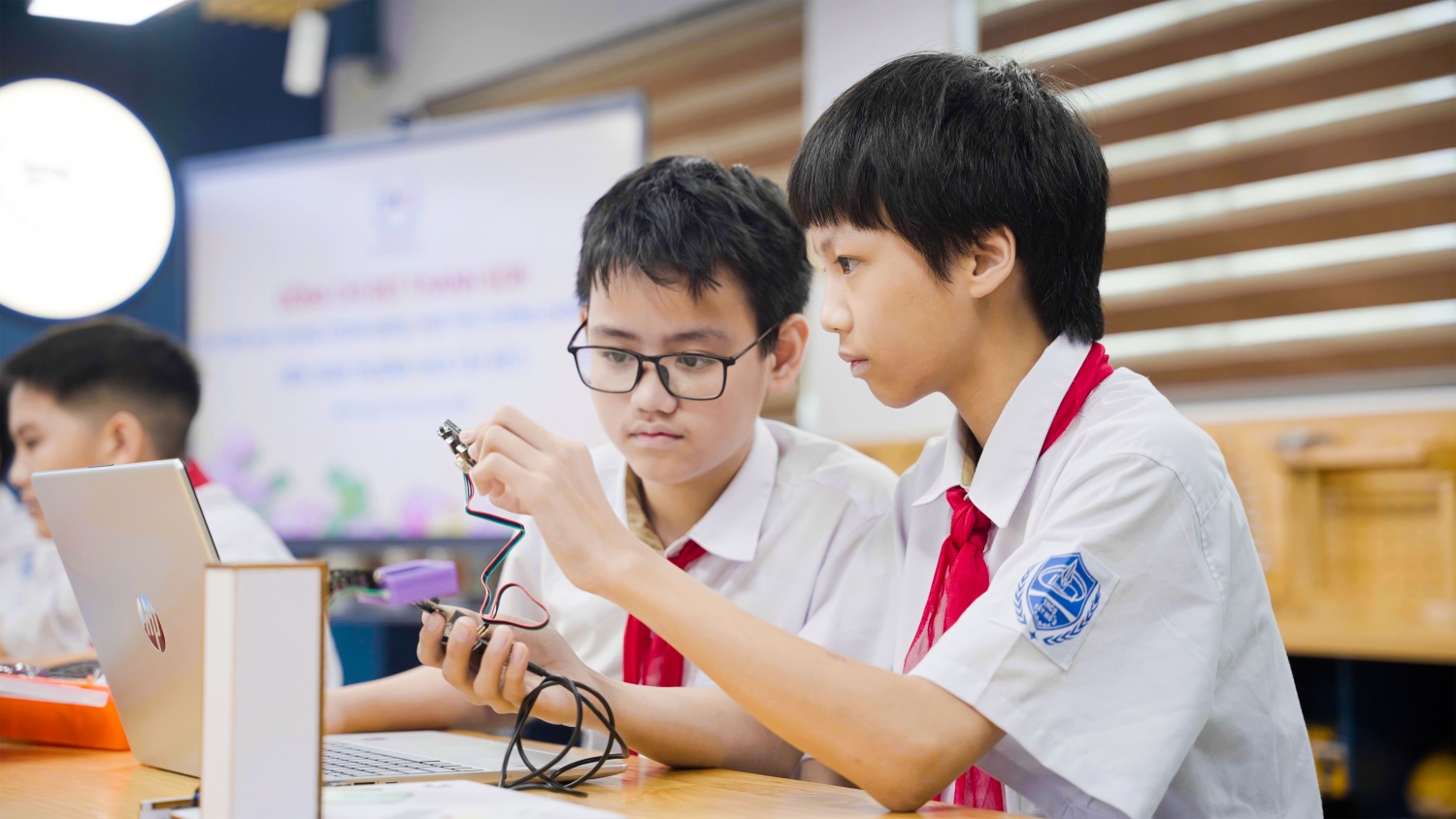 Hào hứng STEM Innovation Petrovietnam: Thắp sáng những “nguồn năng lượng tri thức” cho tương lai đất nước