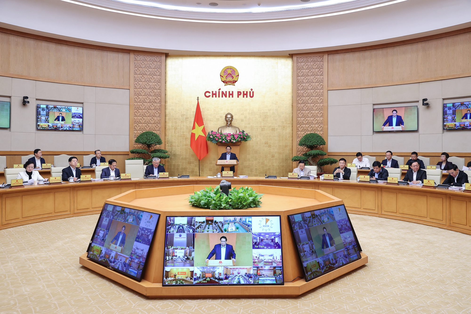 Thủ tướng: Tốc độ tăng GDP quý IV phải đạt trên 8,4%