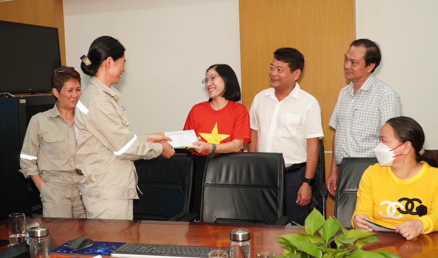 Nữ cán bộ Công đoàn tận tâm vì người lao động Nữ cán bộ Công đoàn tận tâm vì người lao động