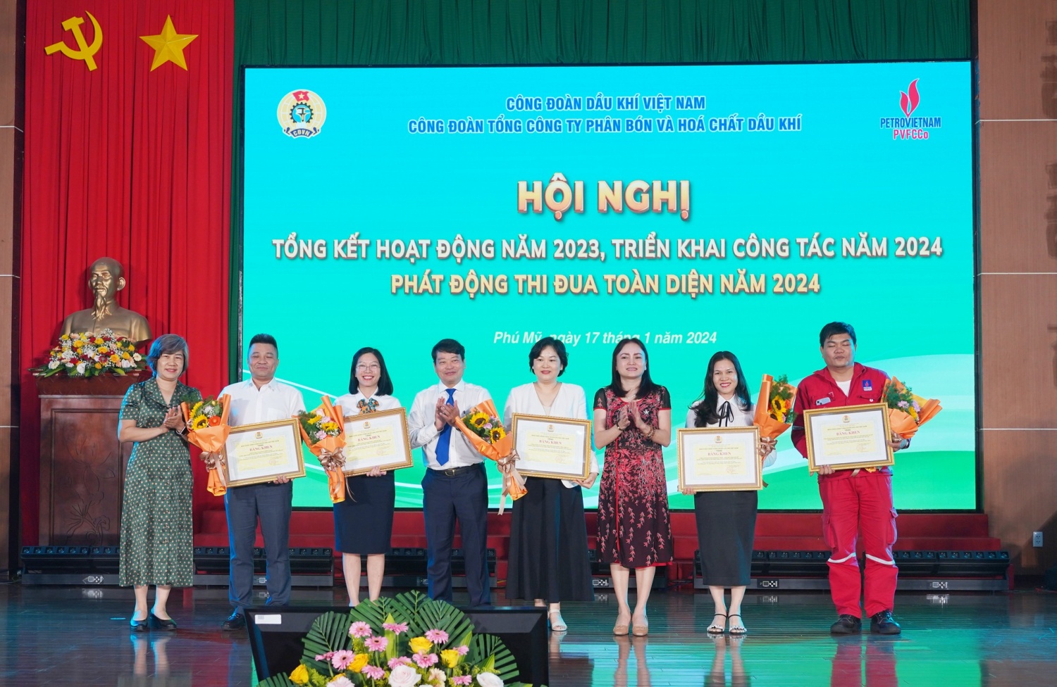 Nữ cán bộ Công đoàn tận tâm vì người lao động Nữ cán bộ Công đoàn tận tâm vì người lao động