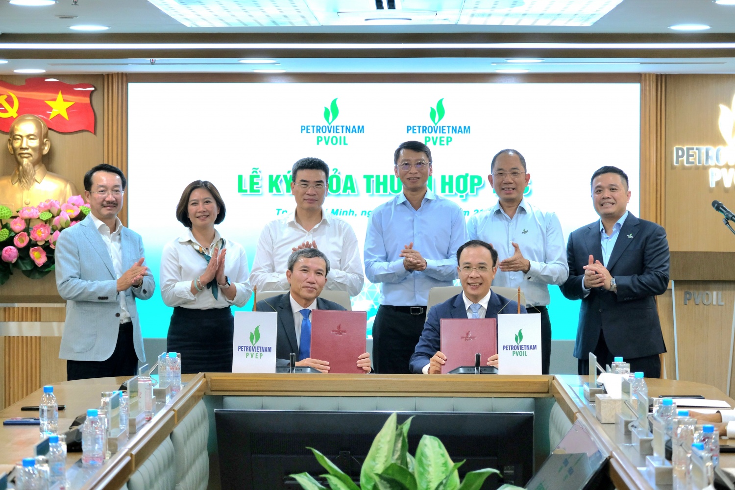 Lãnh đạo Petrovietnam, Lãnh đạo PVOIL và PVEP chứng kiến đại diện hai doanh nghiệp ký kết Thỏa thuận hợp tác Lãnh đạo Petrovietnam, Lãnh đạo PVOIL và PVEP chứng kiến đại diện hai doanh nghiệp ký kết Thỏa thuận hợp tác