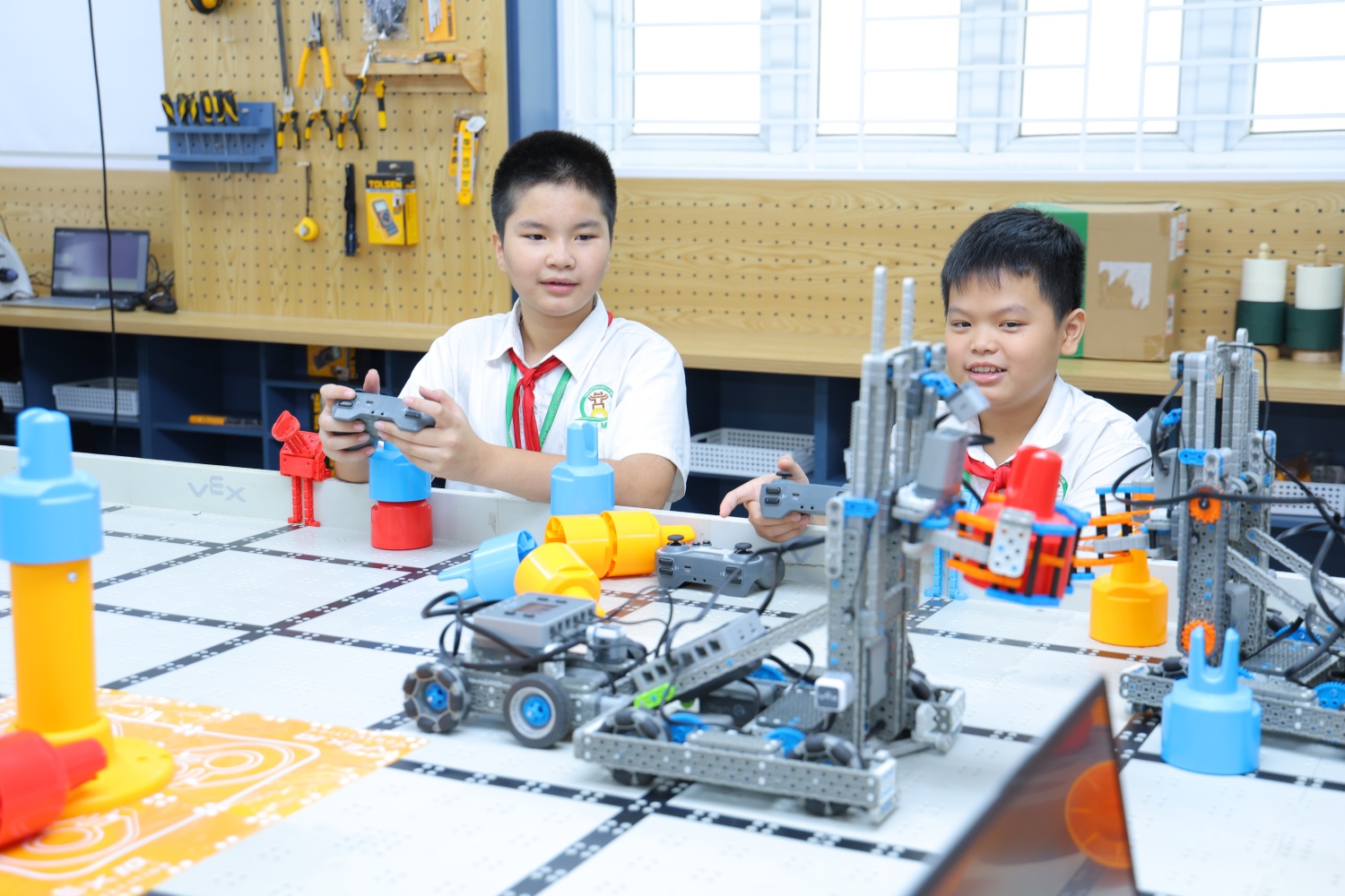 Khi tri thức được thắp sáng từ những phòng STEM