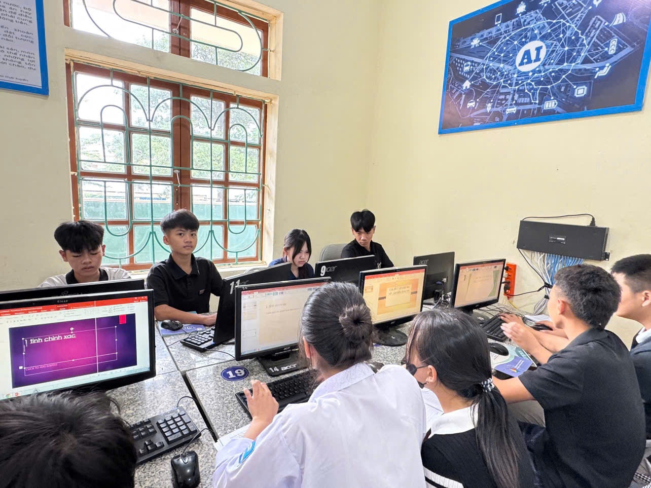 STEM - “chìa khóa” xây dựng nguồn nhân lực tư duy phản biện tại Sơn La STEM - “chìa khóa” xây dựng nguồn nhân lực tư duy phản biện tại Sơn La