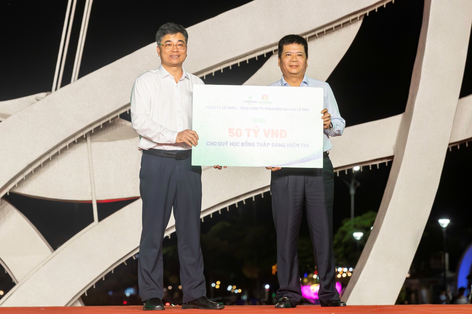 60 tỷ đồng được trao cho Quỹ Thắp Sáng Niềm Tin tại Giải Marathon Cà Mau 2025 - Cúp Petrovietnam