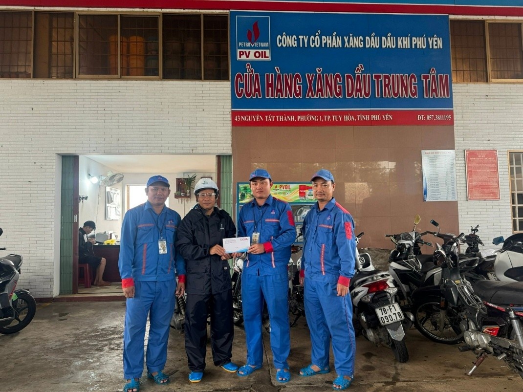 Nhân viên PVOIL dũng cảm cứu người trong cơn lũ dữ ở Đắk Lắk