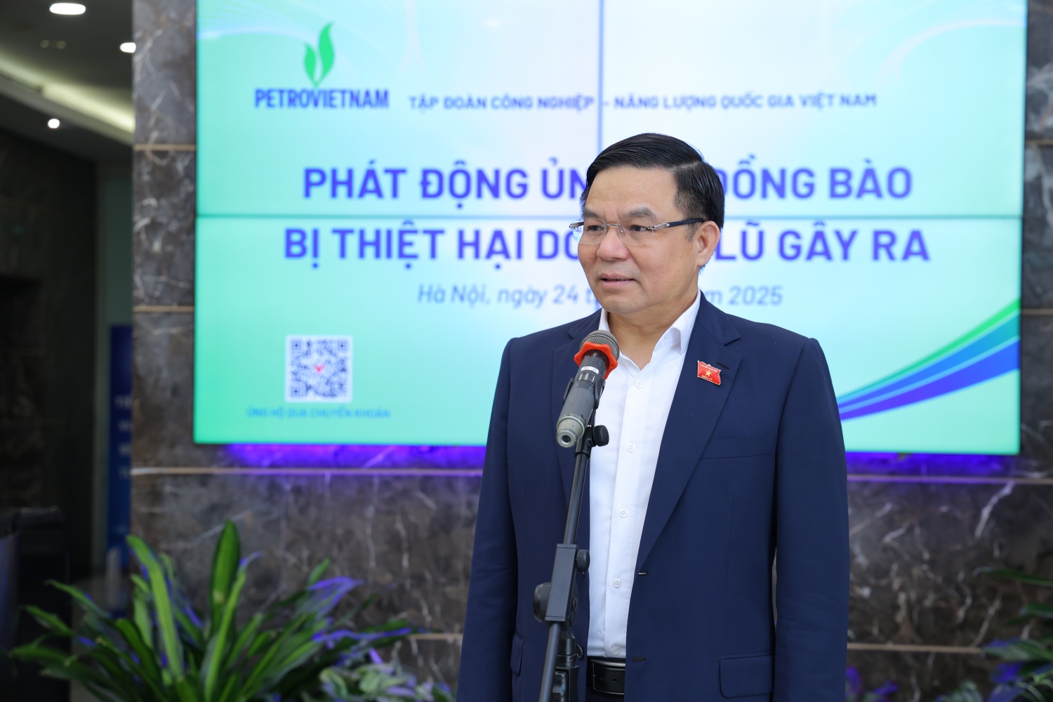 Sáng ngày 24/11, Chủ tịch HĐTV Petrovietnam Lê Mạnh Hùng kêu gọi toàn thể cán bộ, người lao động, các đơn vị, doanh nghiệp trong toàn Tập đoàn chung tay hỗ trợ, đóng góp thiết thực giúp đồng bào vùng thiên tai Công đoàn VPI phát động ủng hộ đồng bào miền Trung và Tây Nguyên chịu ảnh hưởng bởi mưa lũ