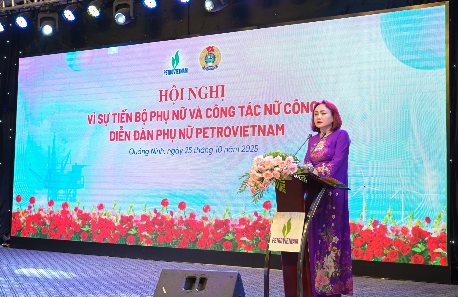 Đồng chí Nghiêm Thùy Lan, Chủ tịch Công đoàn Petrovietnam: Đây không chỉ là dịp tổng kết công tác vì sự tiến bộ của phụ nữ năm 2025, mà còn là diễn đàn ý nghĩa để chia sẻ, truyền cảm hứng, lan tỏa tinh thần thi đua “Giỏi việc nước, đảm việc nhà”, khẳng đị